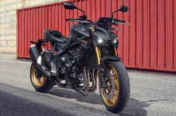 Honda CB1000 Hornet SP front static in city